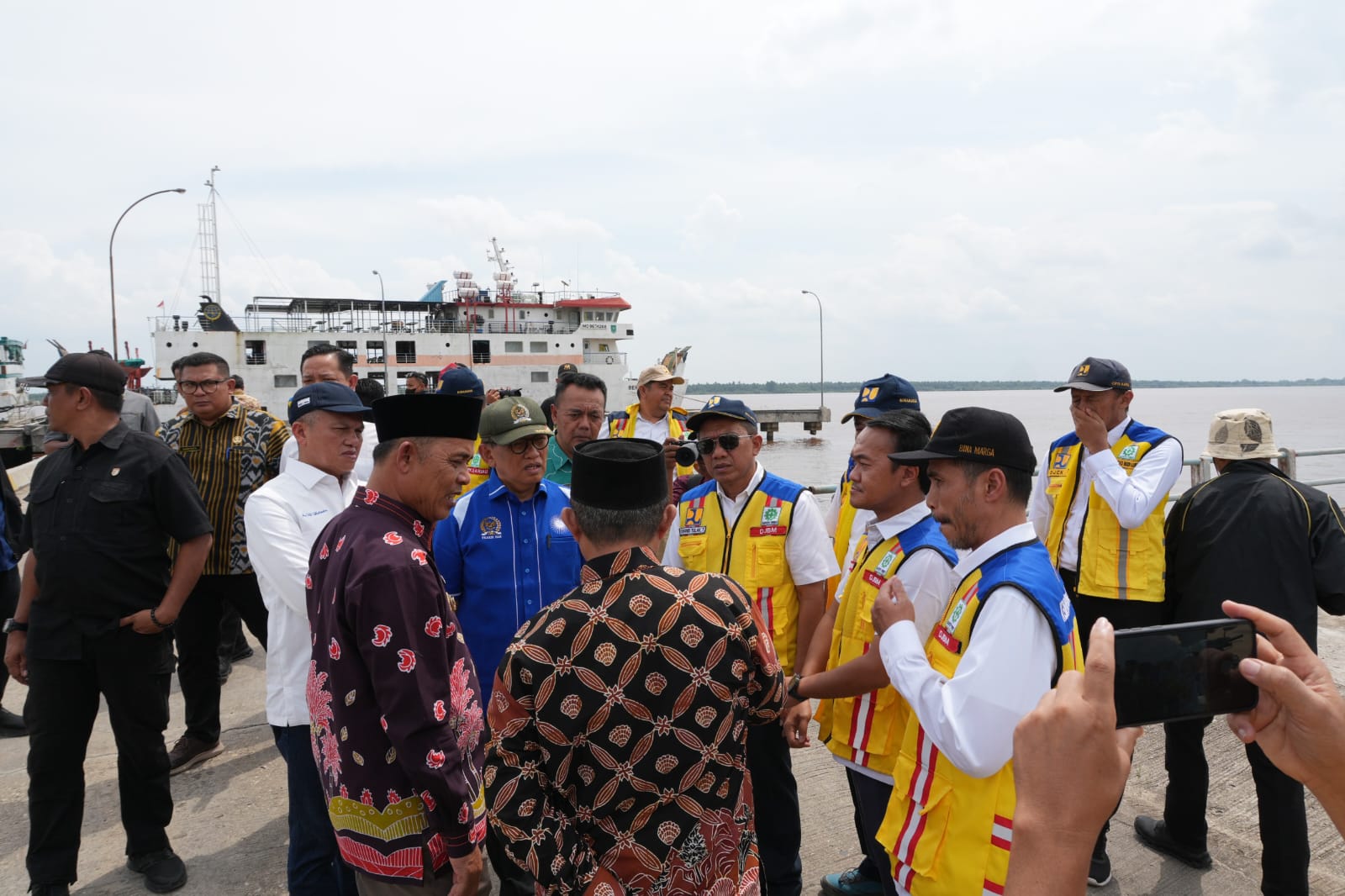 Bupati Inhil dan DPR RI Turun Lapangan Pastikan Progres Jalan Terusan Mas dan Pelabuhan Parit 21